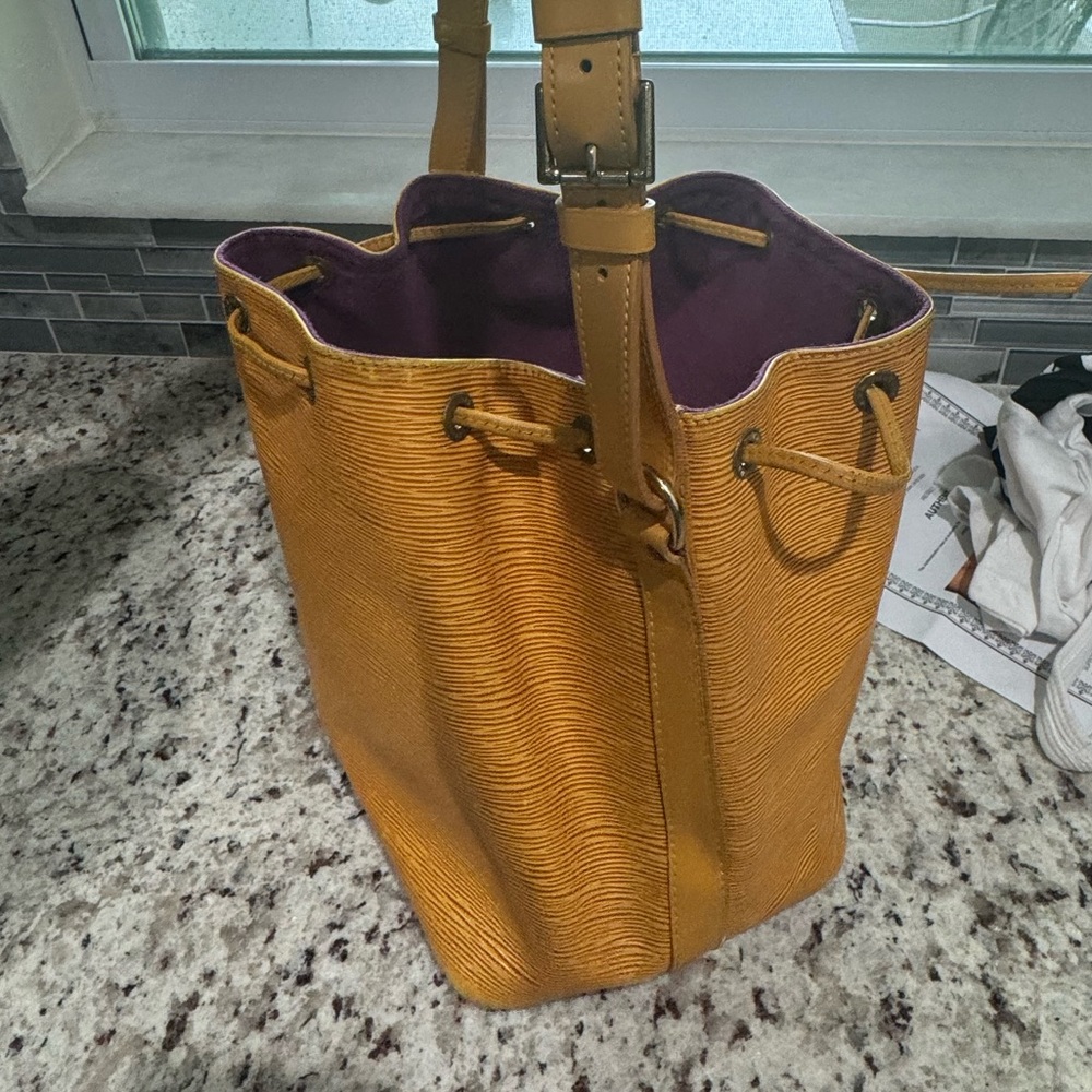Louis Vuitton Epi Noe with COA - Picture 6 of 16